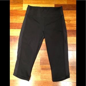 lululemon wunder under crop 17” in black, size 8